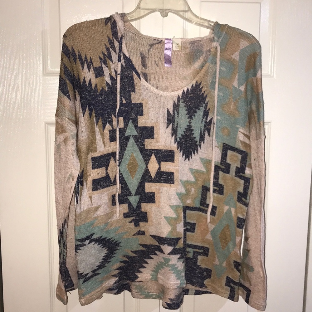 Hooded light sweater